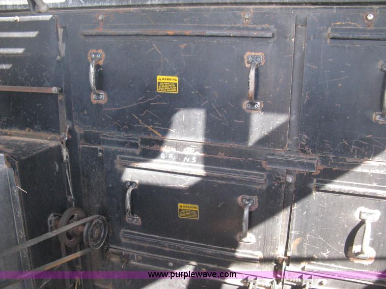 image for item E3142 Gleaner N5 combine