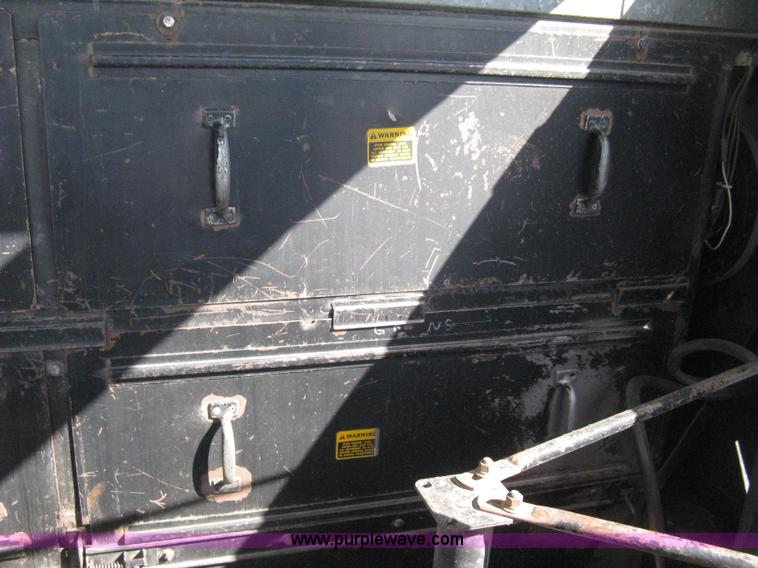 image for item E3142 Gleaner N5 combine