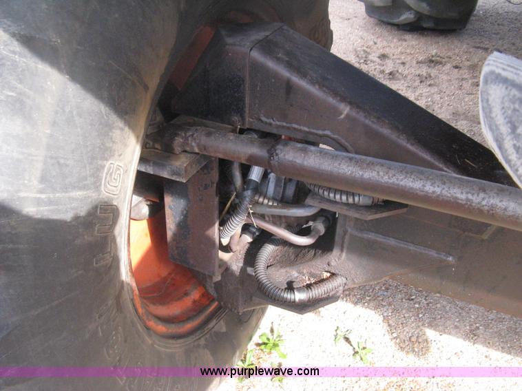 image for item E3142 Gleaner N5 combine