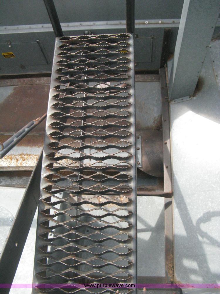 image for item E3142 Gleaner N5 combine