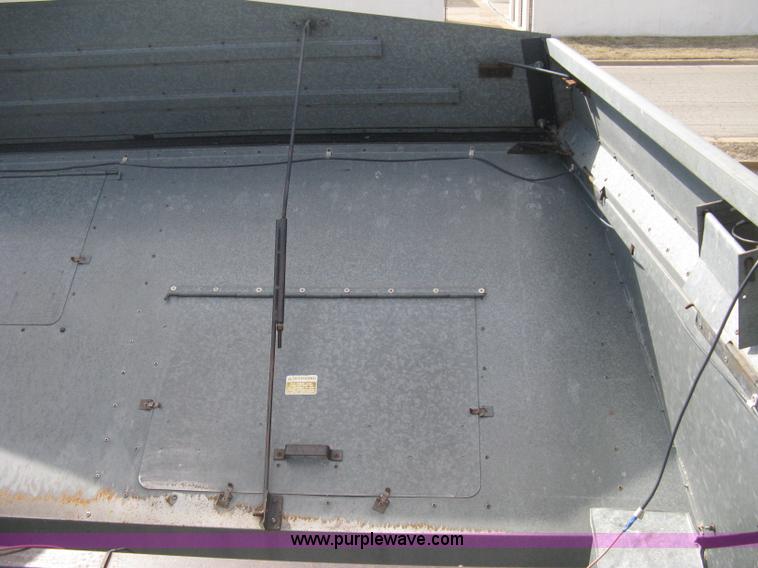 image for item E3142 Gleaner N5 combine