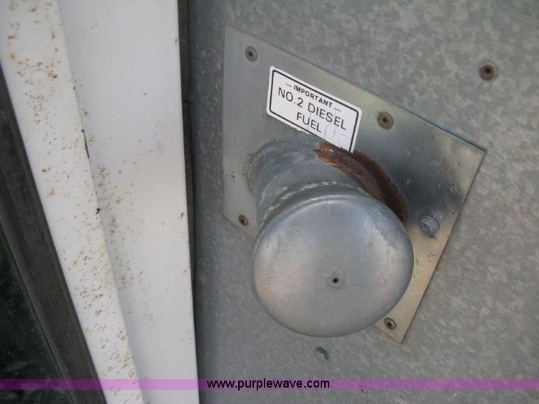 image for item E3142 Gleaner N5 combine