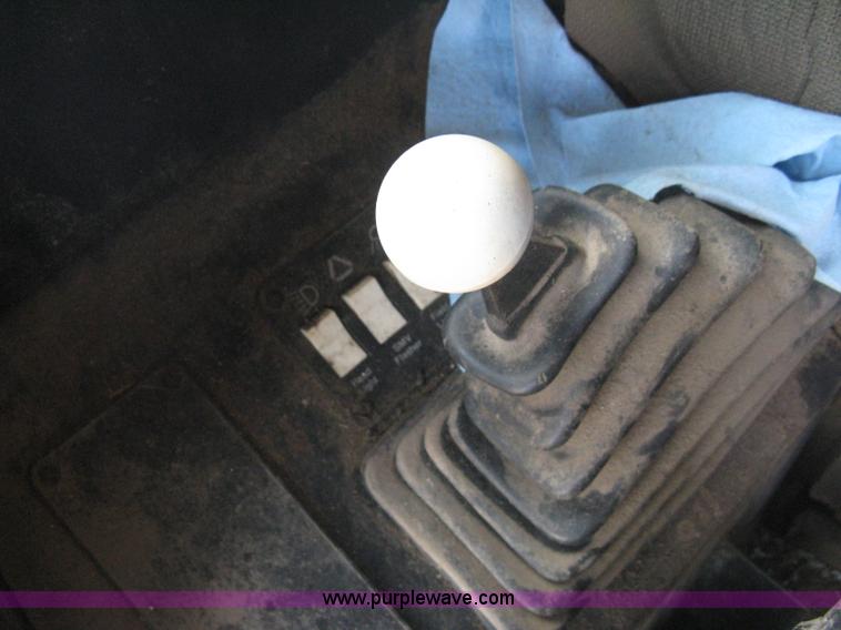 image for item E3142 Gleaner N5 combine