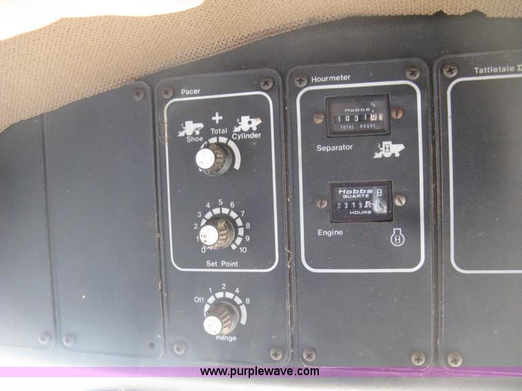 image for item E3142 Gleaner N5 combine