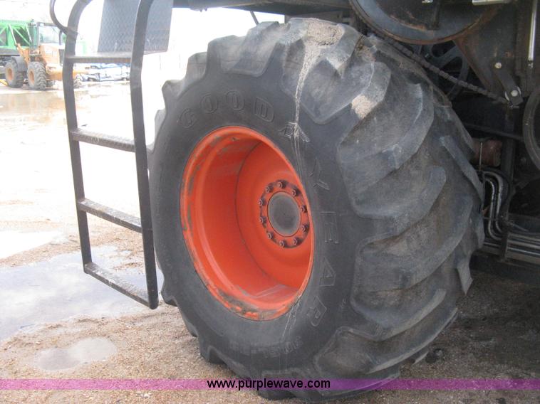 image for item E3142 Gleaner N5 combine