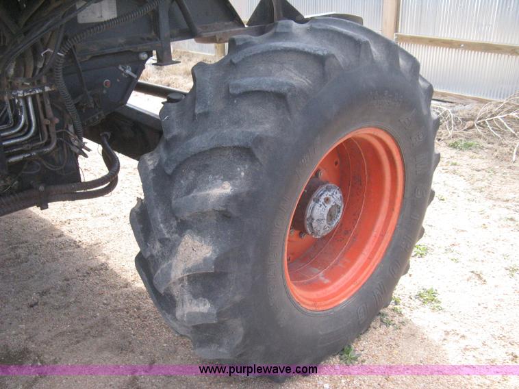 image for item E3142 Gleaner N5 combine