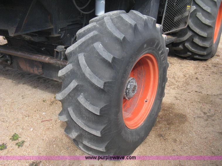 image for item E3142 Gleaner N5 combine