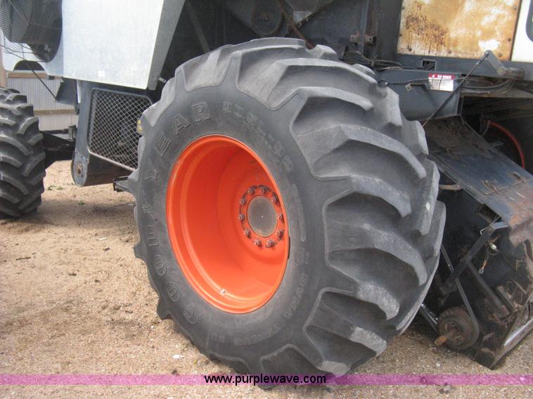 image for item E3142 Gleaner N5 combine