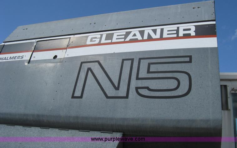 image for item E3142 Gleaner N5 combine
