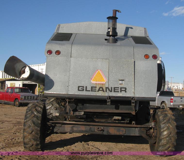 image for item E3142 Gleaner N5 combine