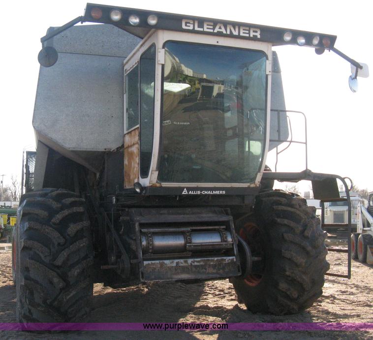 image for item E3142 Gleaner N5 combine
