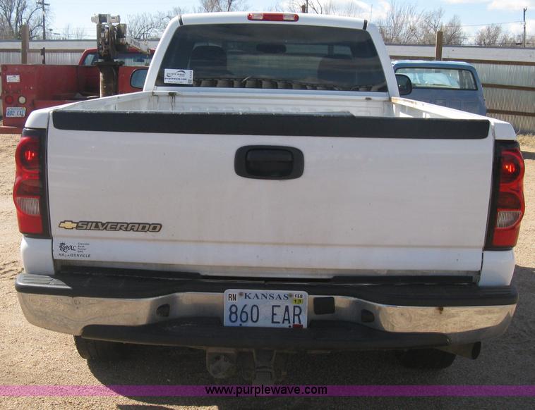 image for item E3153 2007 Chevrolet Silverado Classic 2500HD LT pickup truck