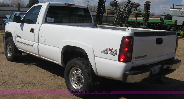 image for item E3153 2007 Chevrolet Silverado Classic 2500HD LT pickup truck