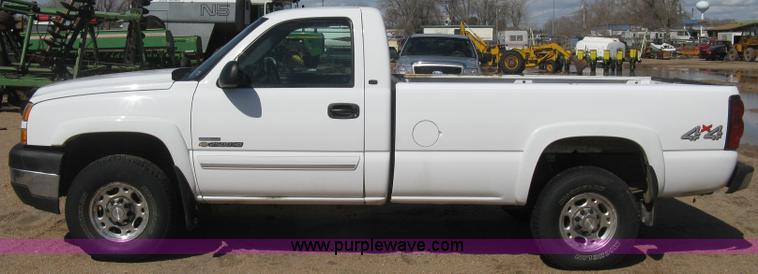 image for item E3153 2007 Chevrolet Silverado Classic 2500HD LT pickup truck