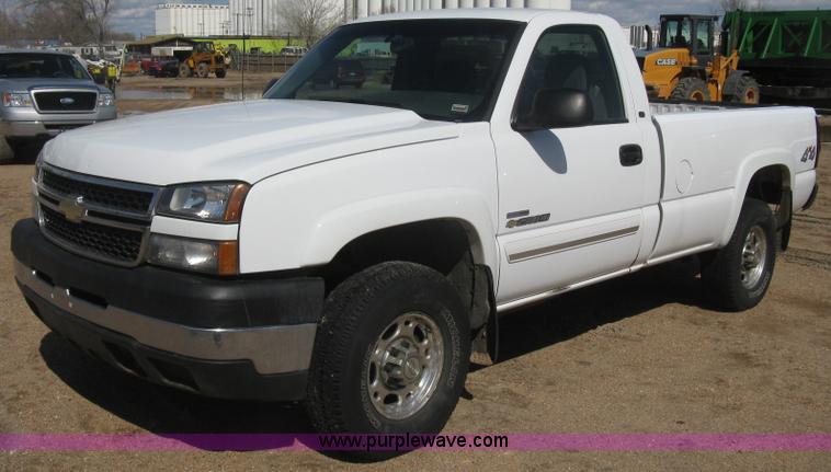 image for item E3153 2007 Chevrolet Silverado Classic 2500HD LT pickup truck