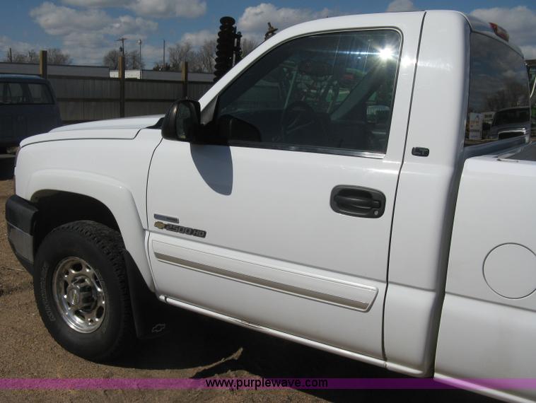 image for item E3153 2007 Chevrolet Silverado Classic 2500HD LT pickup truck
