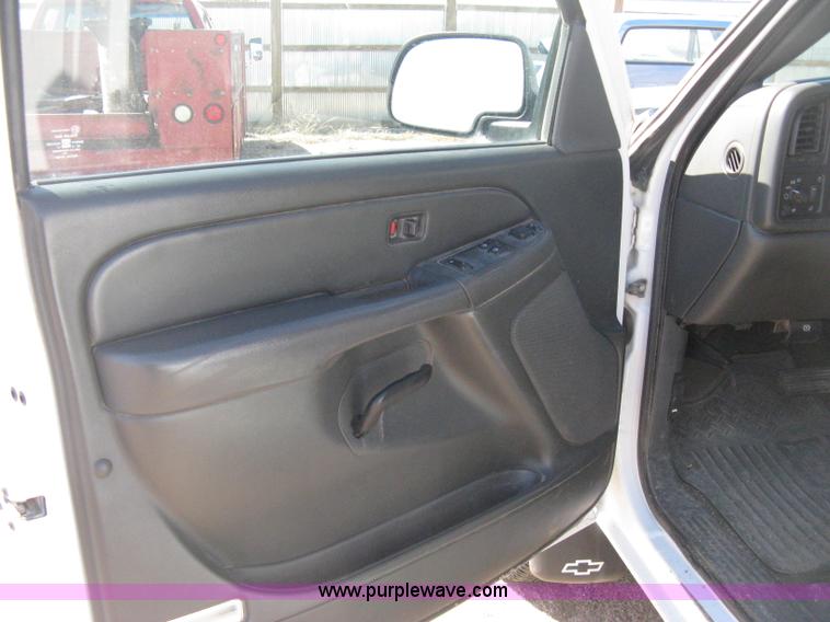 image for item E3153 2007 Chevrolet Silverado Classic 2500HD LT pickup truck