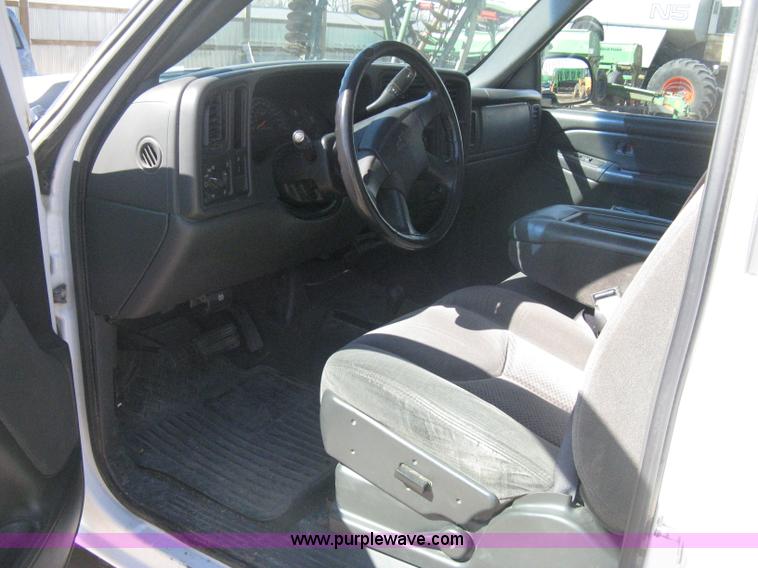 image for item E3153 2007 Chevrolet Silverado Classic 2500HD LT pickup truck