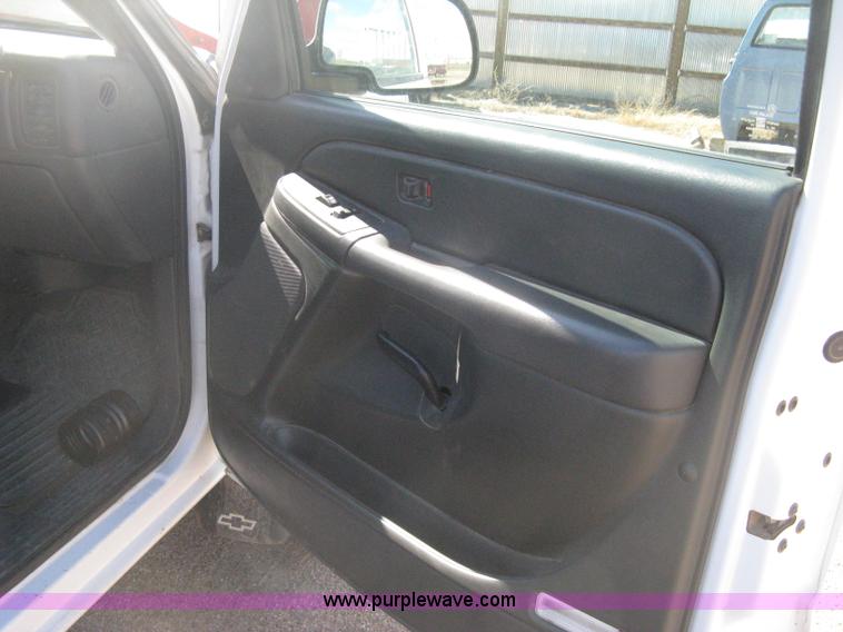 image for item E3153 2007 Chevrolet Silverado Classic 2500HD LT pickup truck