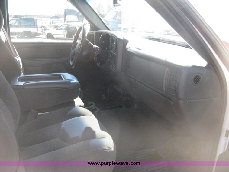 image for item E3153 2007 Chevrolet Silverado Classic 2500HD LT pickup truck