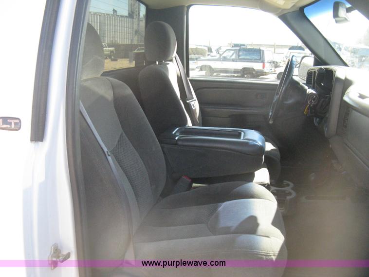 image for item E3153 2007 Chevrolet Silverado Classic 2500HD LT pickup truck