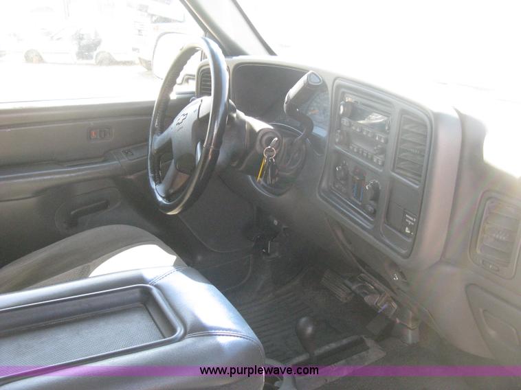 image for item E3153 2007 Chevrolet Silverado Classic 2500HD LT pickup truck