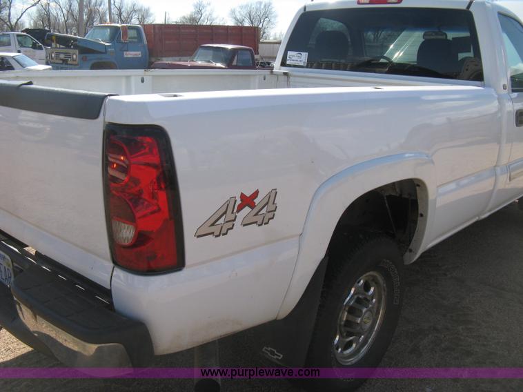 image for item E3153 2007 Chevrolet Silverado Classic 2500HD LT pickup truck