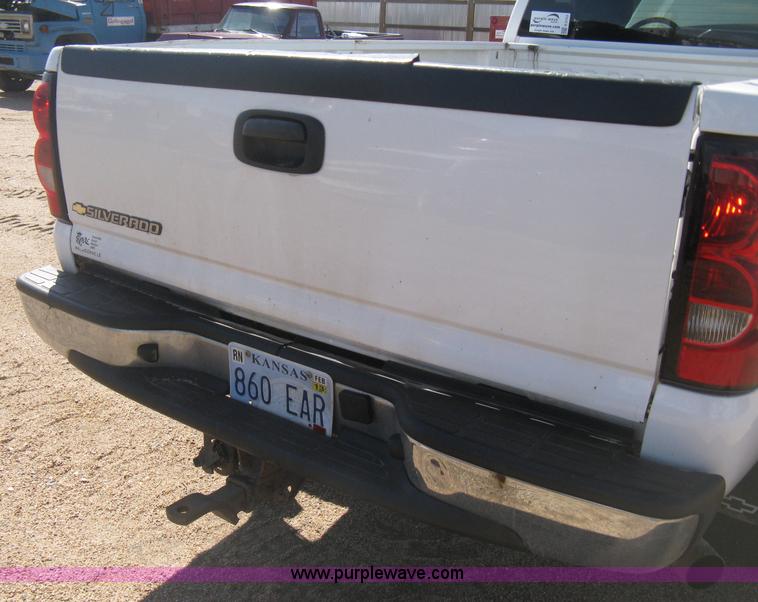 image for item E3153 2007 Chevrolet Silverado Classic 2500HD LT pickup truck