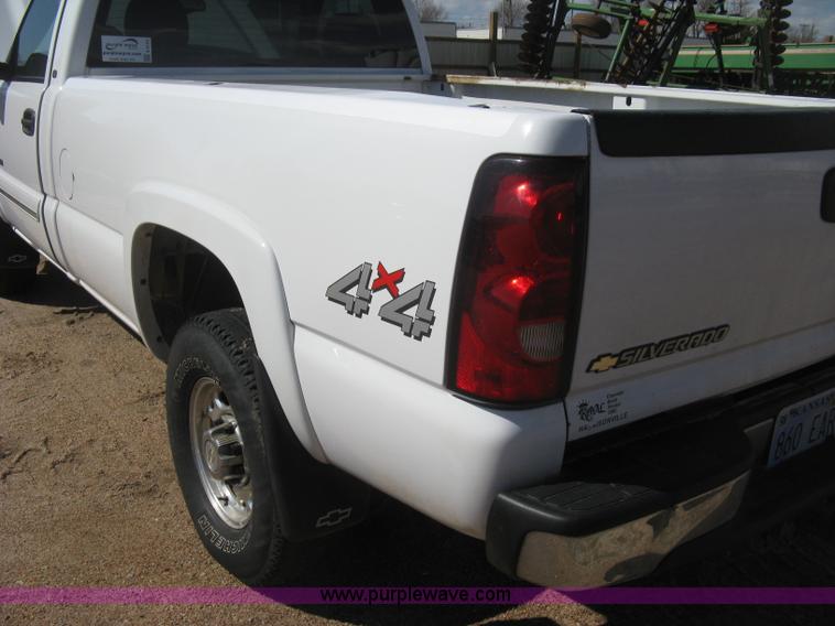 image for item E3153 2007 Chevrolet Silverado Classic 2500HD LT pickup truck