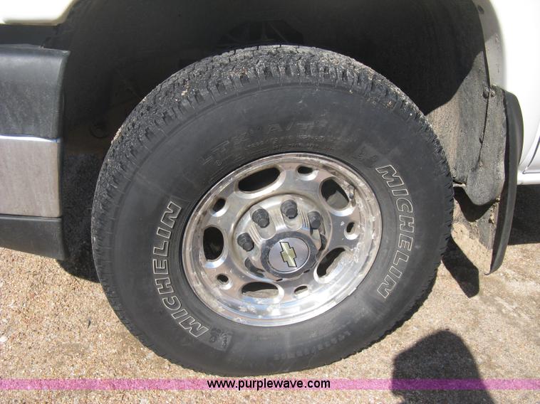 image for item E3153 2007 Chevrolet Silverado Classic 2500HD LT pickup truck