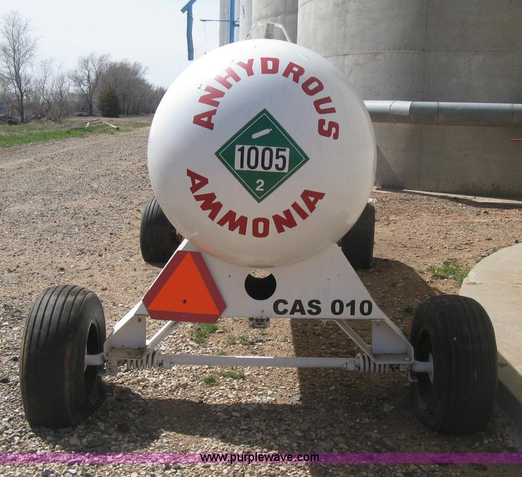image for item E3220 Anhydrous ammonia tank on running gear