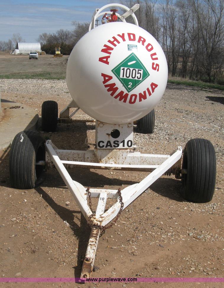 image for item E3220 Anhydrous ammonia tank on running gear
