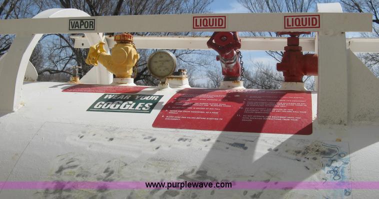 image for item E3220 Anhydrous ammonia tank on running gear