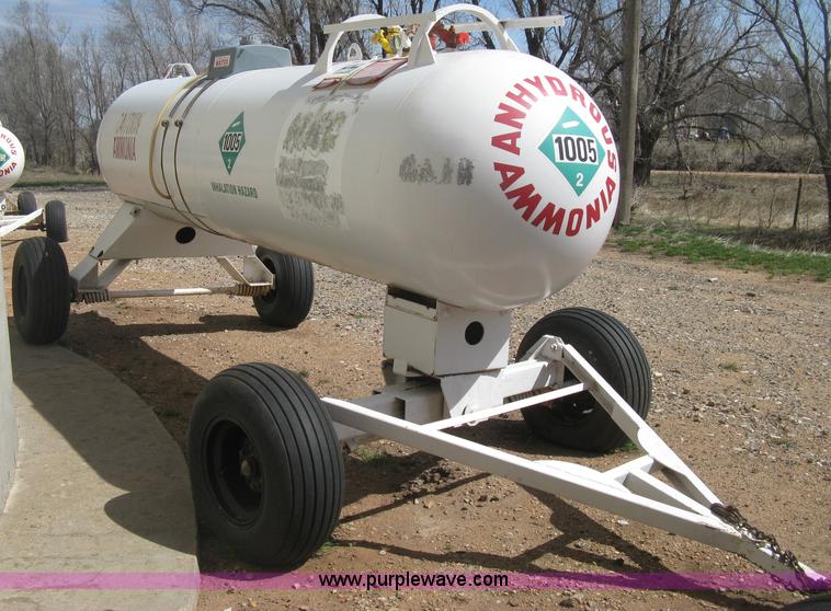 image for item E3221 Anhydrous ammonia tank on running gear