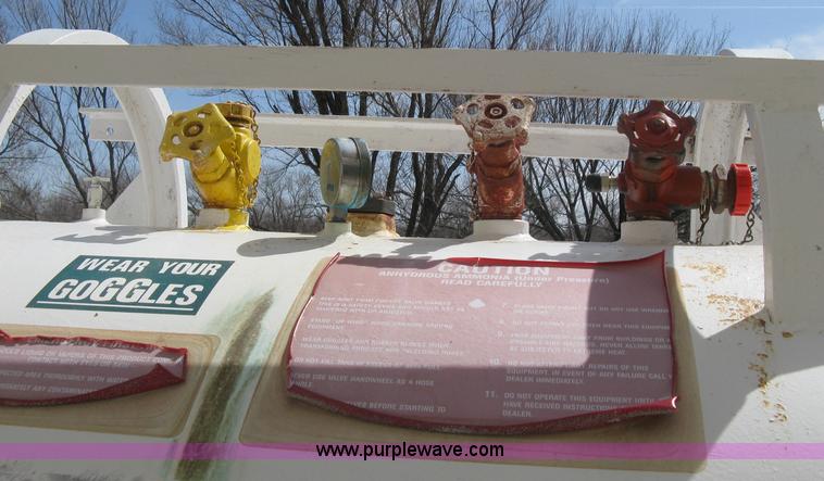 image for item E3221 Anhydrous ammonia tank on running gear