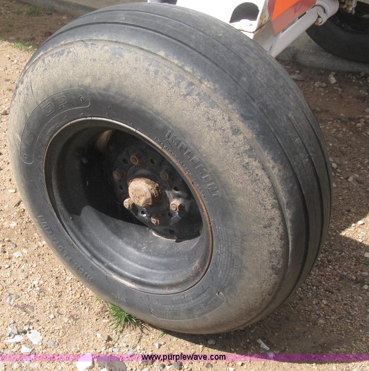 image for item E3221 Anhydrous ammonia tank on running gear