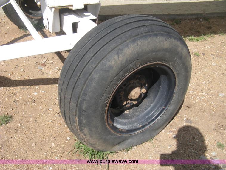 image for item E3221 Anhydrous ammonia tank on running gear