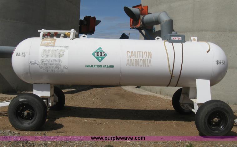 image for item E3222 Anhydrous ammonia tank on running gear