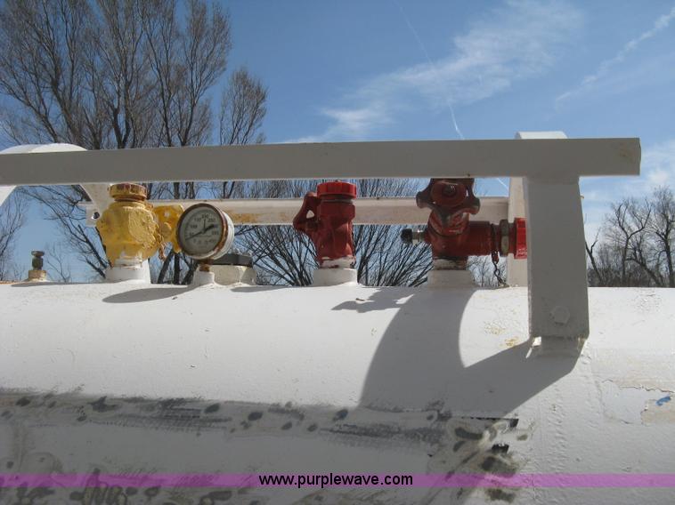 image for item E3222 Anhydrous ammonia tank on running gear