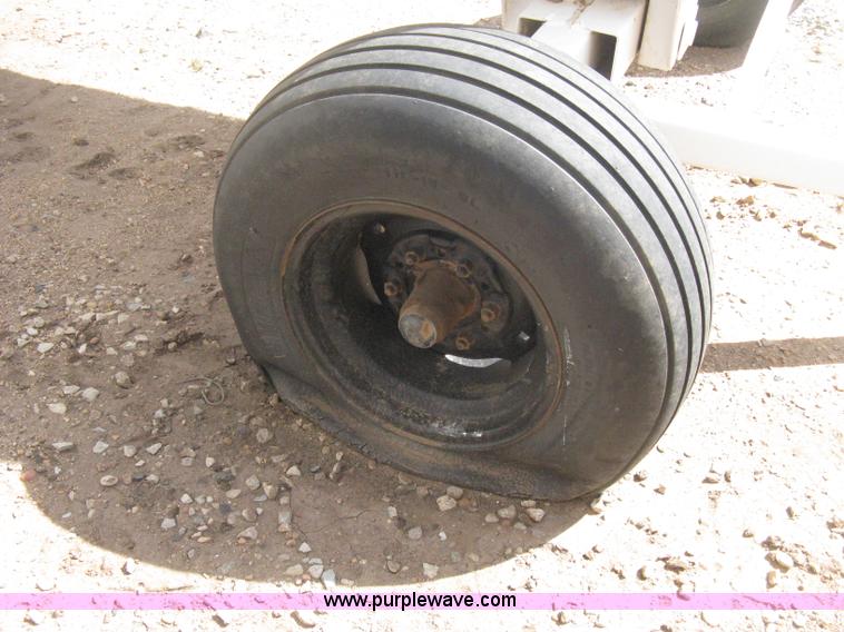 image for item E3222 Anhydrous ammonia tank on running gear