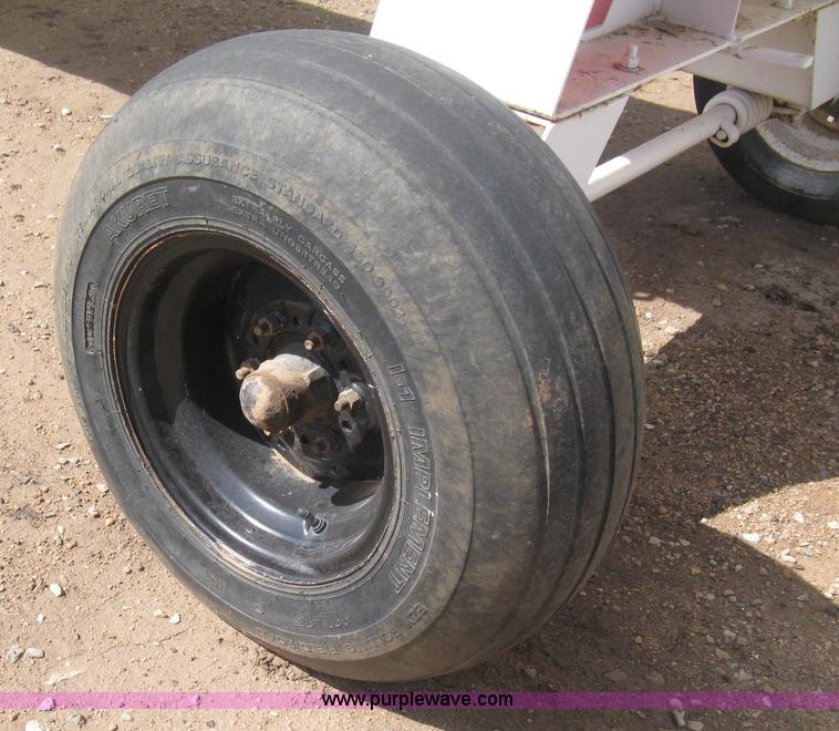 image for item E3222 Anhydrous ammonia tank on running gear