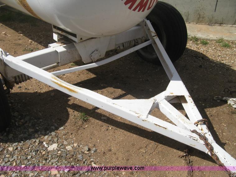 image for item E3223 Anhydrous ammonia tank on running gear