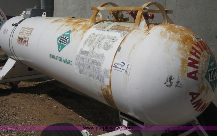image for item E3223 Anhydrous ammonia tank on running gear