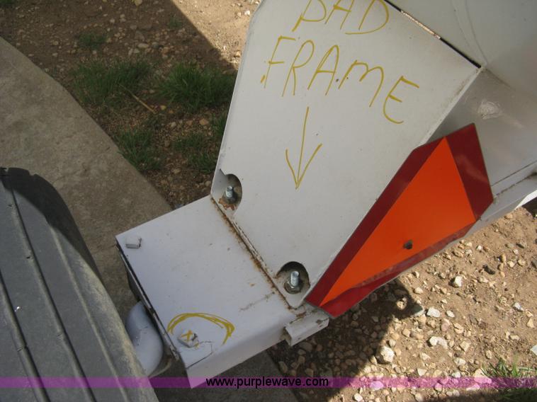 image for item E3223 Anhydrous ammonia tank on running gear