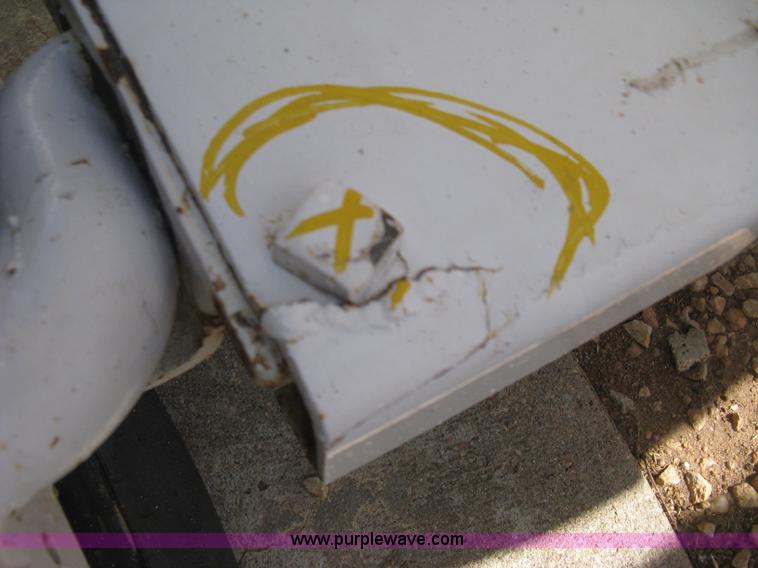 image for item E3223 Anhydrous ammonia tank on running gear