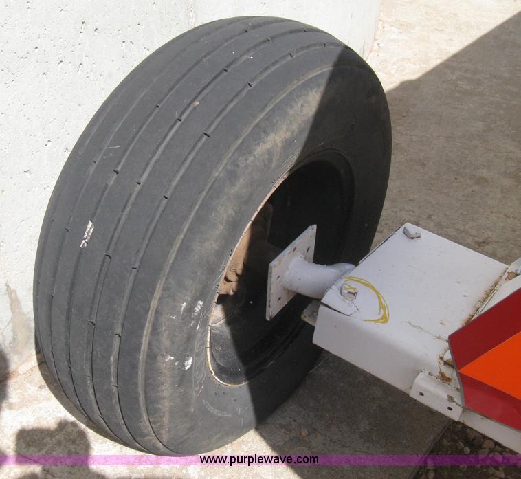 image for item E3223 Anhydrous ammonia tank on running gear