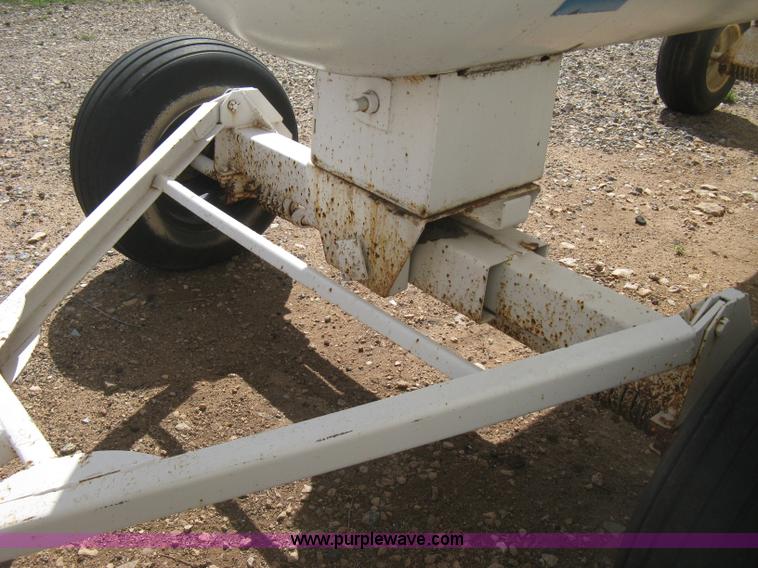 image for item E3224 Anhydrous ammonia tank on running gear