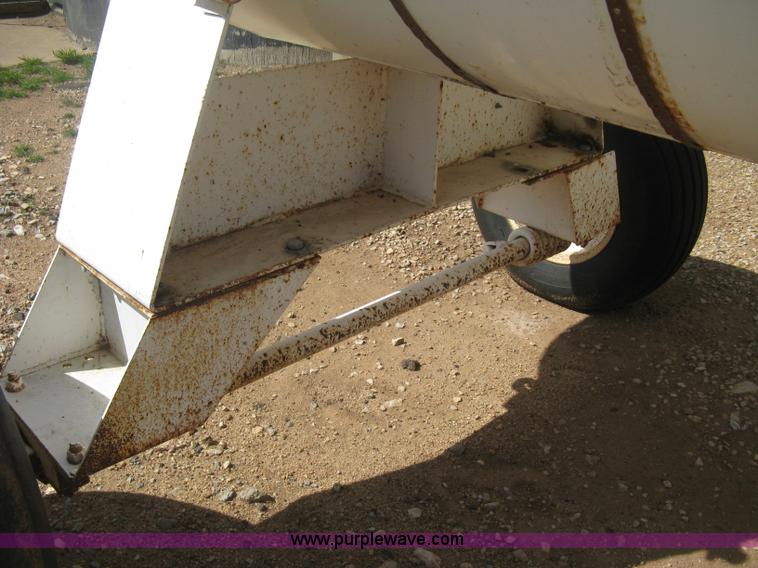 image for item E3224 Anhydrous ammonia tank on running gear