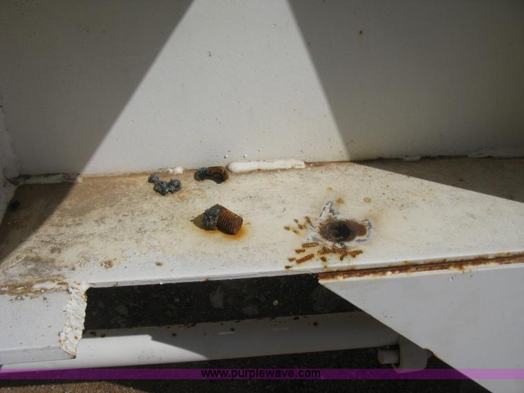 image for item E3224 Anhydrous ammonia tank on running gear