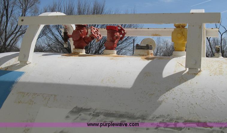image for item E3224 Anhydrous ammonia tank on running gear